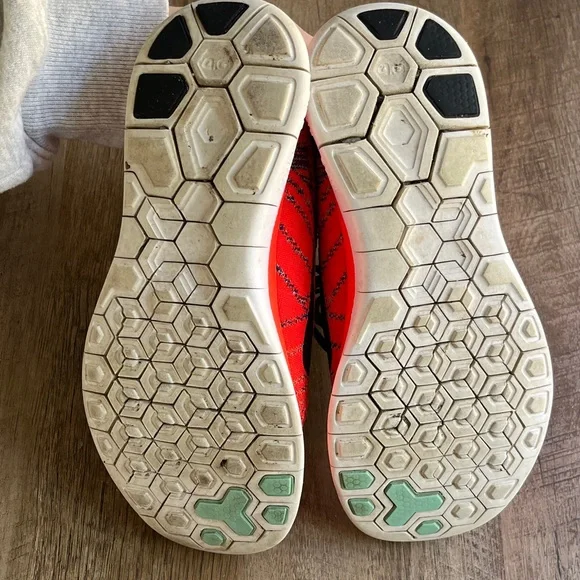 Nike Free 4.0 Flyknit Bright Red Running Shoes - Picture 4 of 8